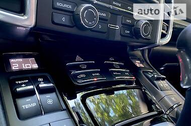 Внедорожник / Кроссовер Porsche Cayenne 2015 в 