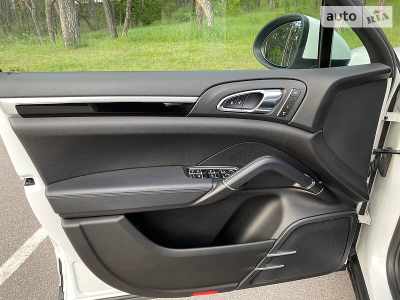 Позашляховик / Кросовер Porsche Cayenne 2014 в Києві