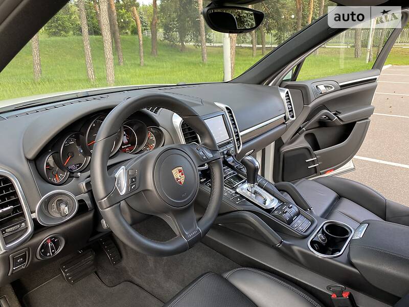 Позашляховик / Кросовер Porsche Cayenne 2014 в Києві