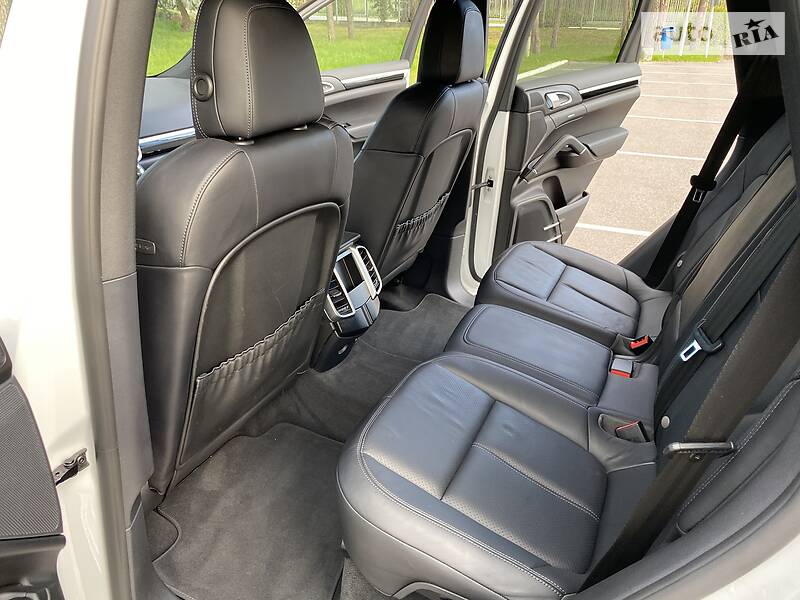 Позашляховик / Кросовер Porsche Cayenne 2014 в Києві