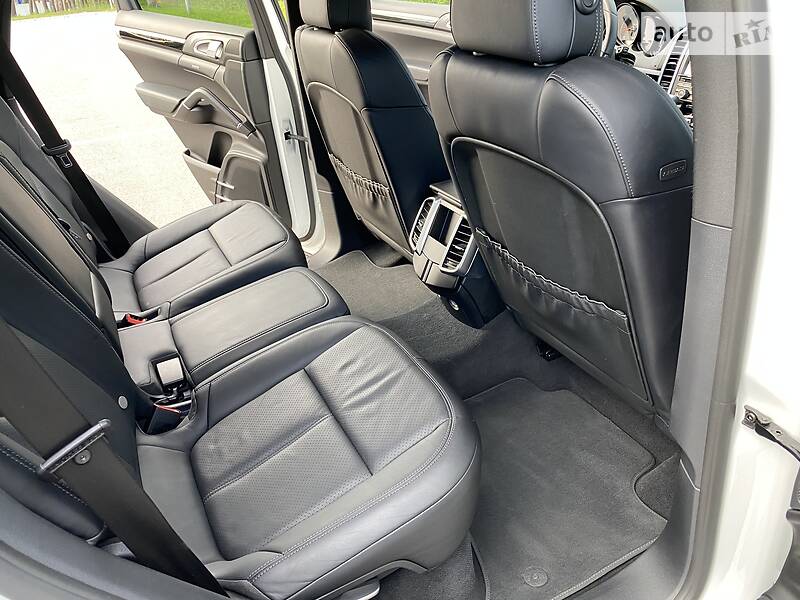 Позашляховик / Кросовер Porsche Cayenne 2014 в Києві