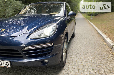 Внедорожник / Кроссовер Porsche Cayenne 2011 в Черновцах