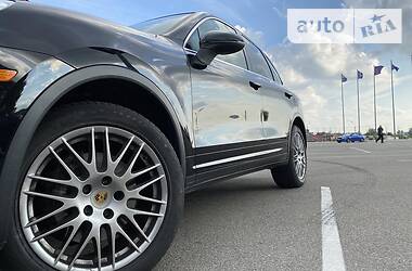 Внедорожник / Кроссовер Porsche Cayenne 2016 в Киеве