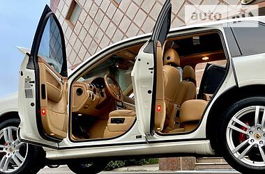 Внедорожник / Кроссовер Porsche Cayenne 2010 в 