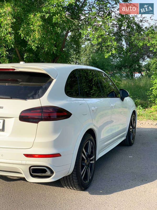 Внедорожник / Кроссовер Porsche Cayenne 2011 в Днепре