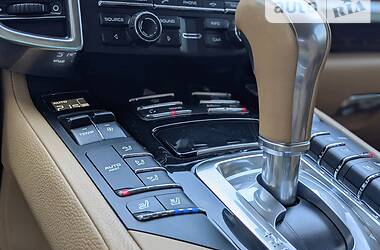 Внедорожник / Кроссовер Porsche Cayenne 2012 в 