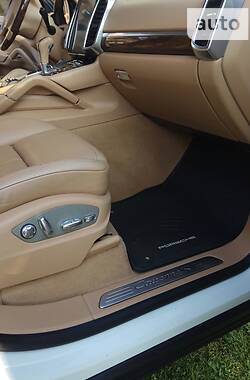 Позашляховик / Кросовер Porsche Cayenne 2013 в 