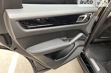 Внедорожник / Кроссовер Porsche Cayenne 2020 в 