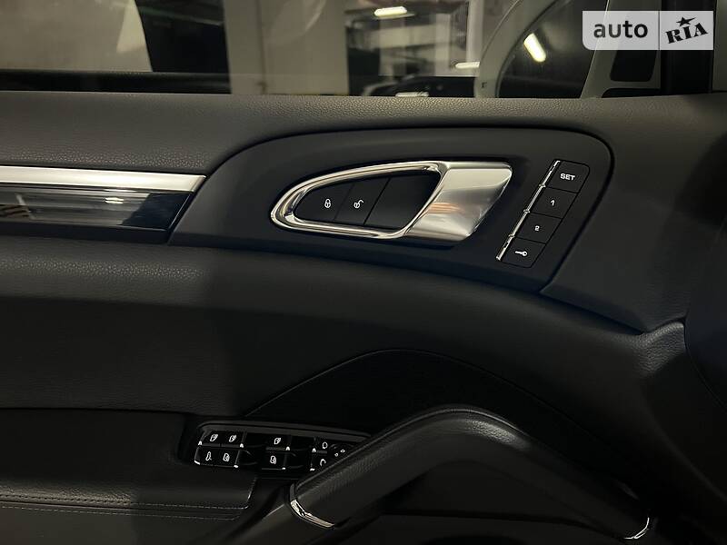 Внедорожник / Кроссовер Porsche Cayenne 2015 в Киеве