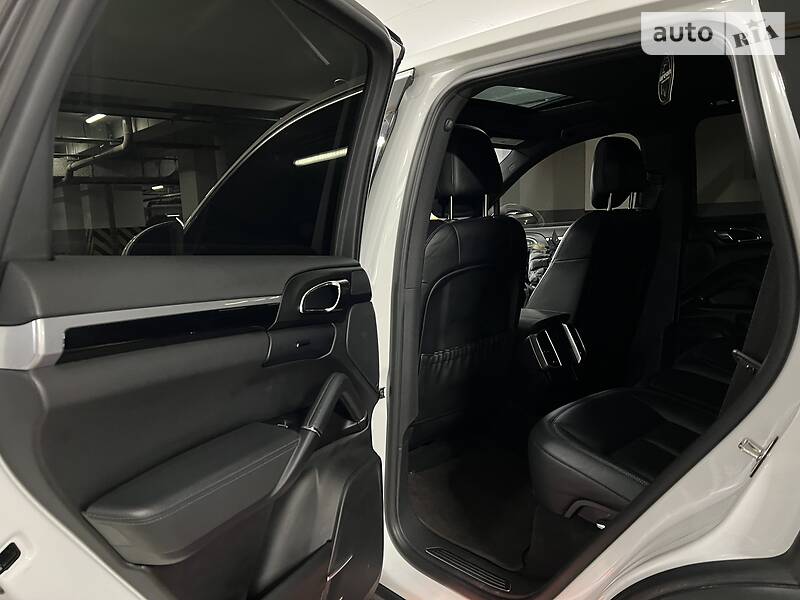 Внедорожник / Кроссовер Porsche Cayenne 2015 в Киеве