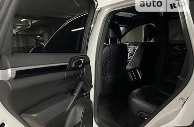 Позашляховик / Кросовер Porsche Cayenne 2015 в 