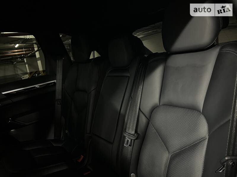 Внедорожник / Кроссовер Porsche Cayenne 2015 в Киеве
