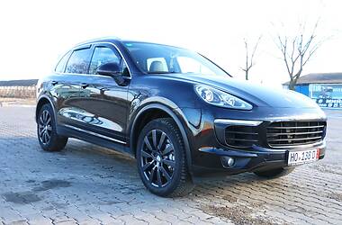 Внедорожник / Кроссовер Porsche Cayenne 2016 в 