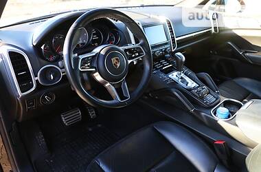 Внедорожник / Кроссовер Porsche Cayenne 2016 в 