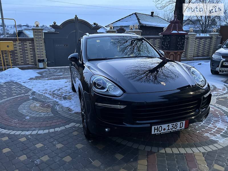 Внедорожник / Кроссовер Porsche Cayenne 2016 в 