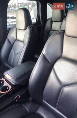 Внедорожник / Кроссовер Porsche Cayenne 2016 в 