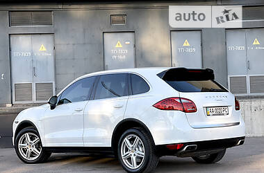 Внедорожник / Кроссовер Porsche Cayenne 2012 в Киеве