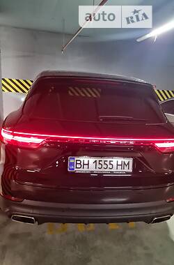 Внедорожник / Кроссовер Porsche Cayenne 2017 в 