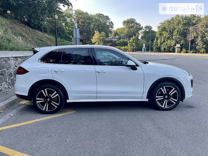 Позашляховик / Кросовер Porsche Cayenne 2013 в Києві