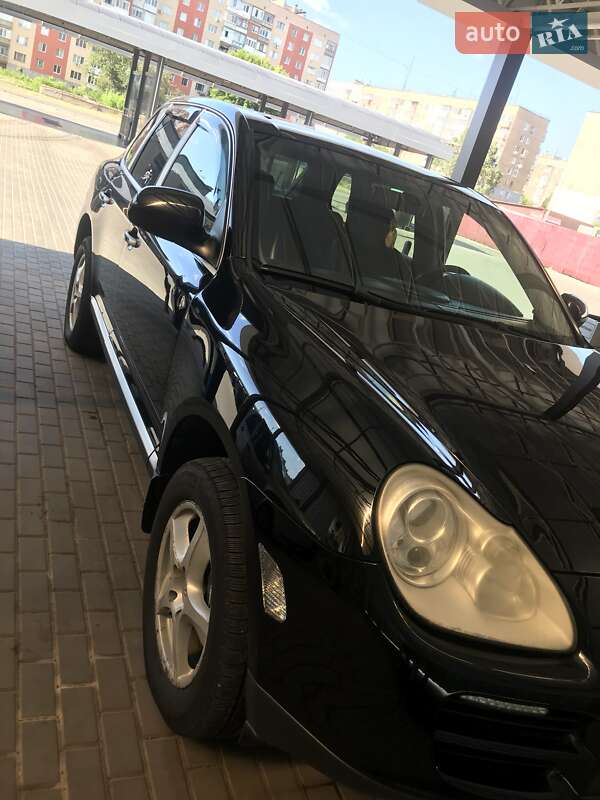 Внедорожник / Кроссовер Porsche Cayenne 2004 в Александрие