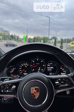 Внедорожник / Кроссовер Porsche Cayenne 2015 в Львове