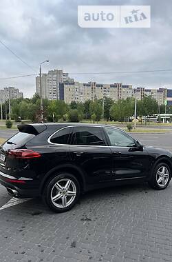 Внедорожник / Кроссовер Porsche Cayenne 2015 в Львове