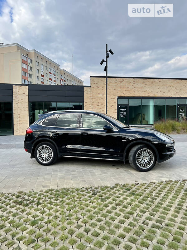 Внедорожник / Кроссовер Porsche Cayenne 2013 в Хмельницком