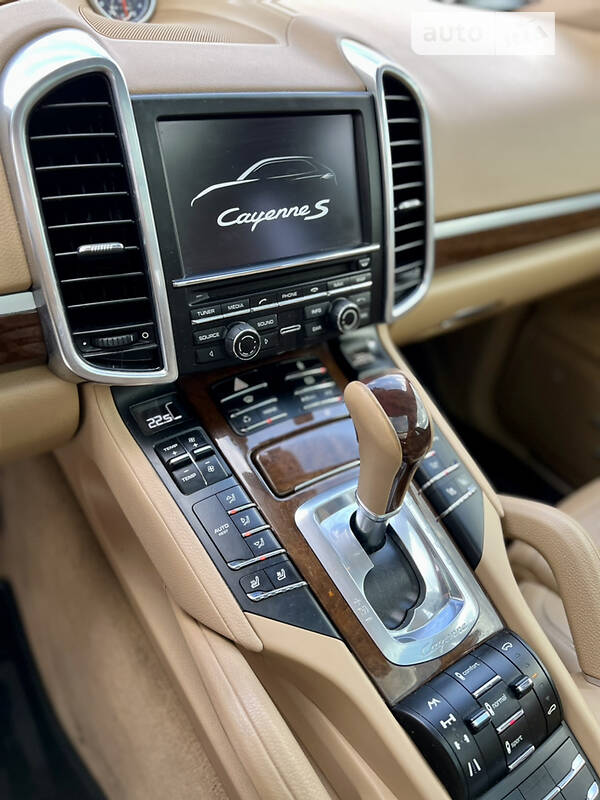 Внедорожник / Кроссовер Porsche Cayenne 2013 в Хмельницком