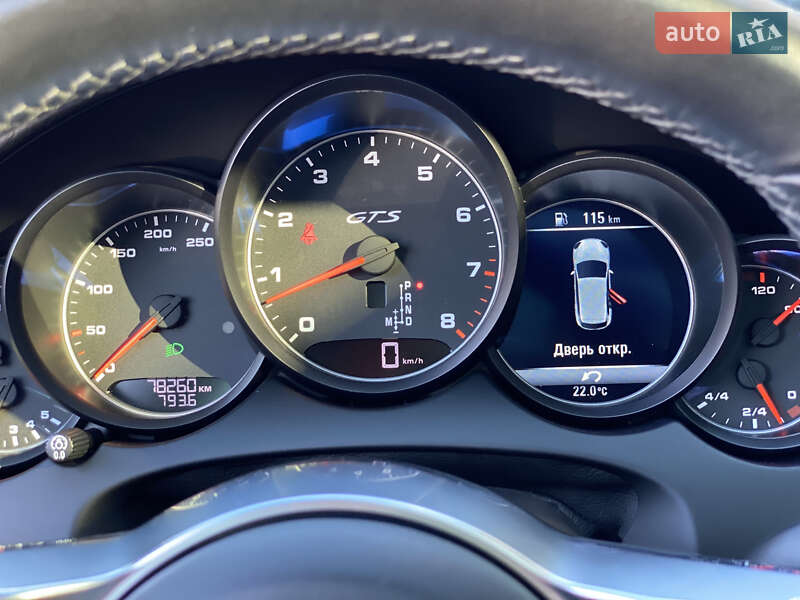 Внедорожник / Кроссовер Porsche Cayenne 2015 в Коломые