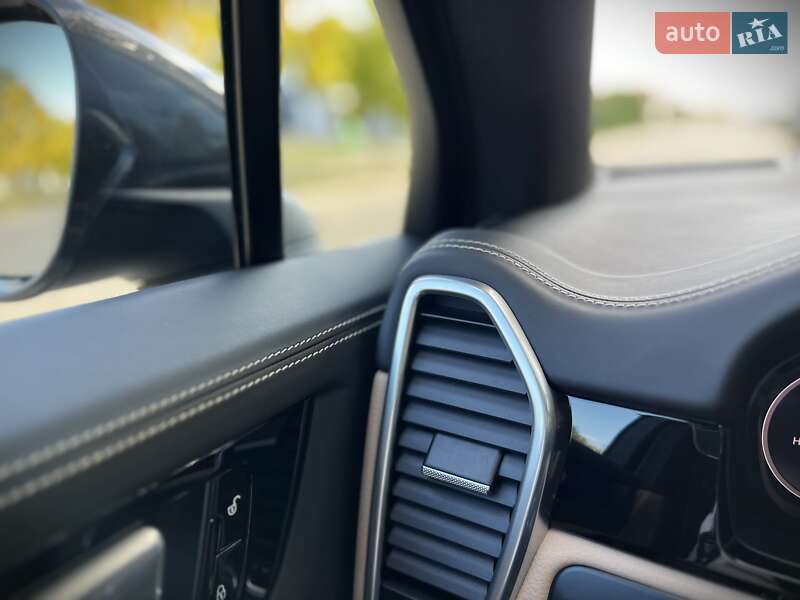 Позашляховик / Кросовер Porsche Cayenne 2018 в Одесі