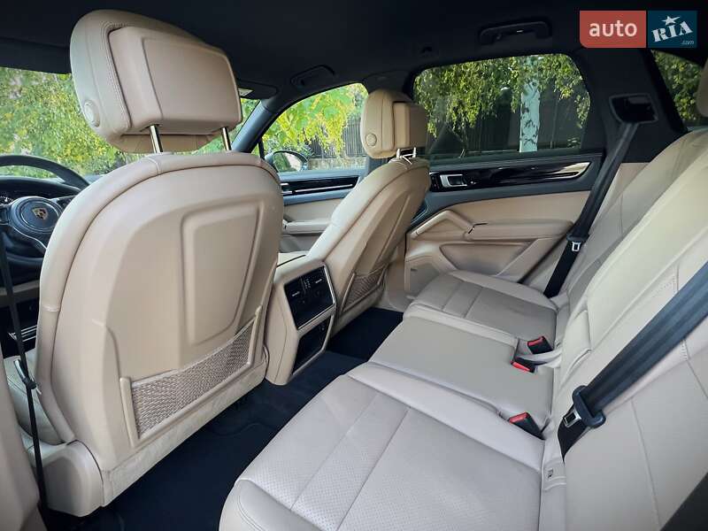 Позашляховик / Кросовер Porsche Cayenne 2018 в Одесі
