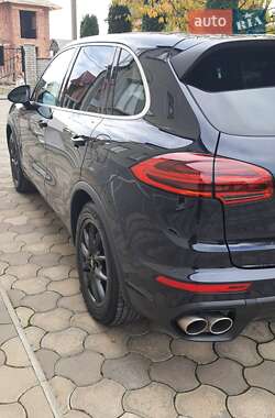 Внедорожник / Кроссовер Porsche Cayenne 2015 в Черновцах