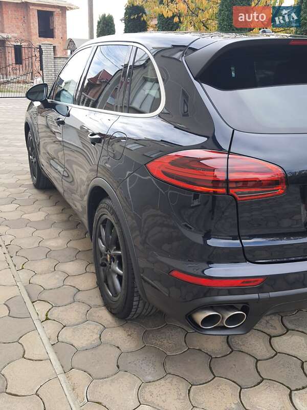 Внедорожник / Кроссовер Porsche Cayenne 2015 в Черновцах
