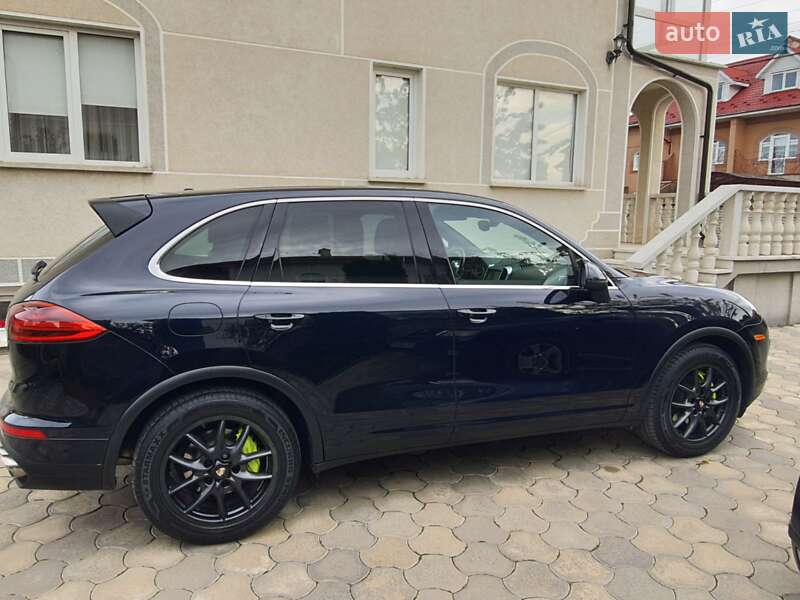 Внедорожник / Кроссовер Porsche Cayenne 2015 в Черновцах