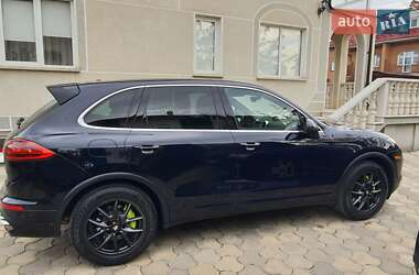 Внедорожник / Кроссовер Porsche Cayenne 2015 в 