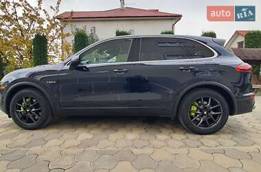Внедорожник / Кроссовер Porsche Cayenne 2015 в Черновцах