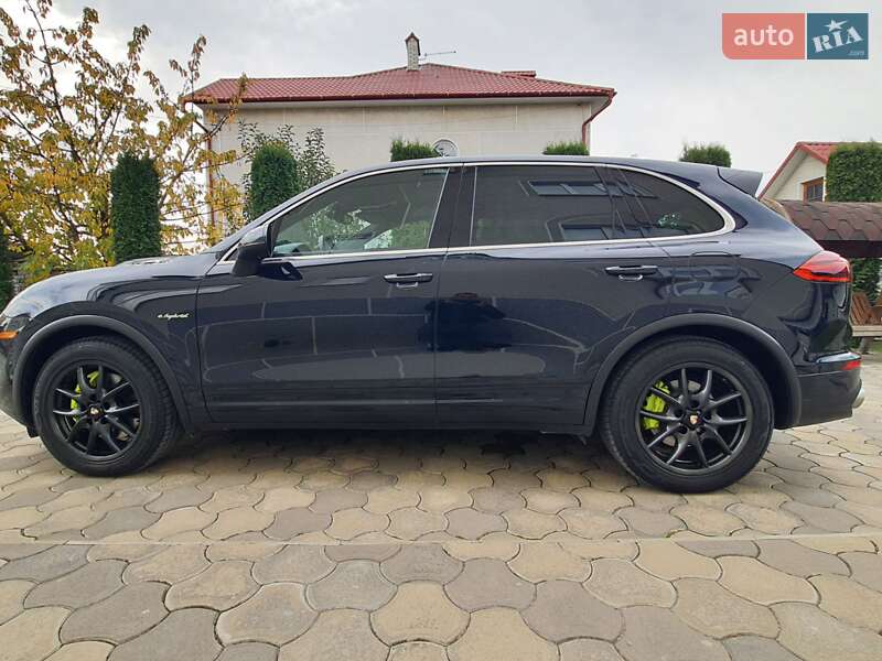 Внедорожник / Кроссовер Porsche Cayenne 2015 в Черновцах