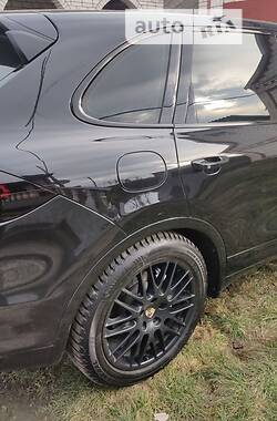 Позашляховик / Кросовер Porsche Cayenne 2013 в 