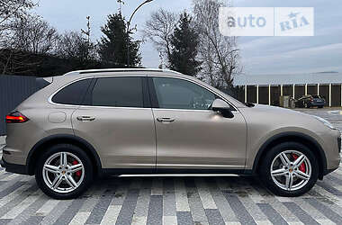 Внедорожник / Кроссовер Porsche Cayenne 2014 в Ужгороде