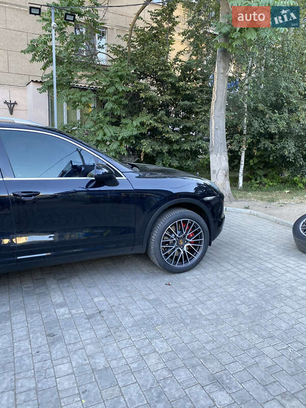 Позашляховик / Кросовер Porsche Cayenne 2010 в Одесі