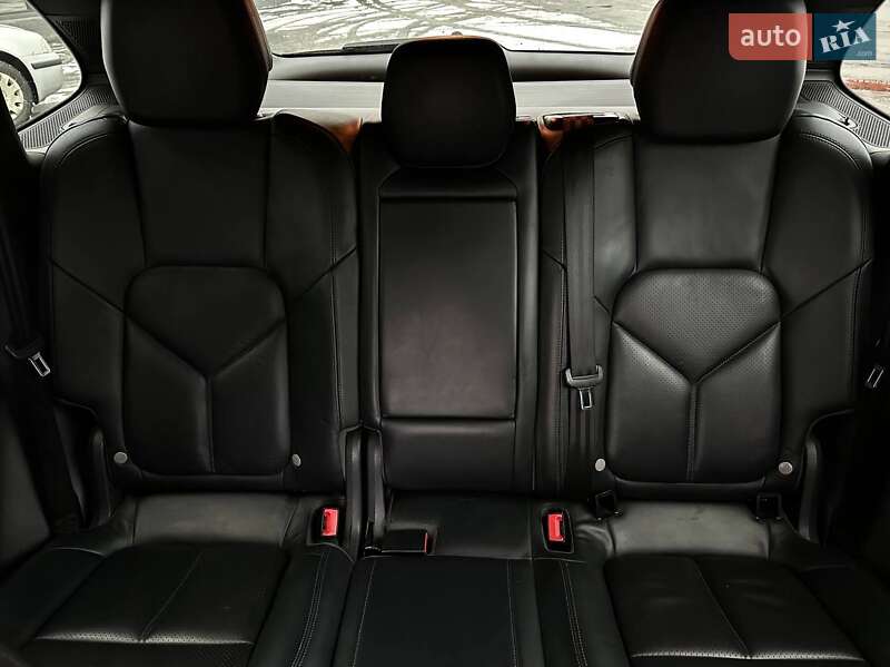 Позашляховик / Кросовер Porsche Cayenne 2013 в Харкові