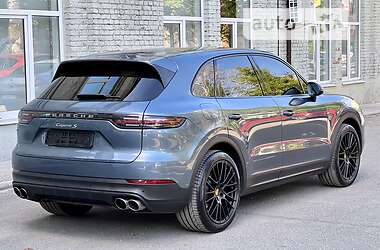 Позашляховик / Кросовер Porsche Cayenne 2017 в 