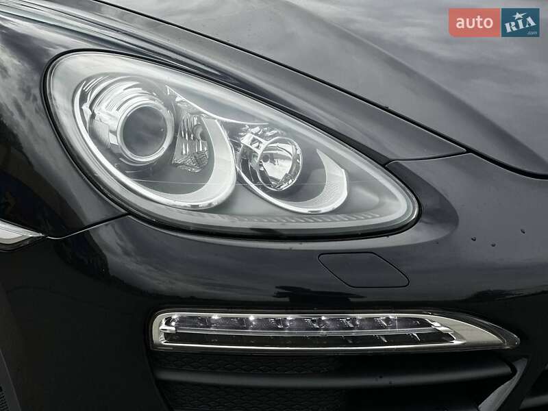 Позашляховик / Кросовер Porsche Cayenne 2013 в Харкові