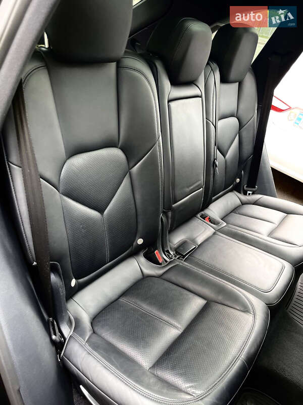 Внедорожник / Кроссовер Porsche Cayenne 2015 в Киеве фото 7 Внедорожник / Кроссовер Porsche Cayenne 2015 в Киеве