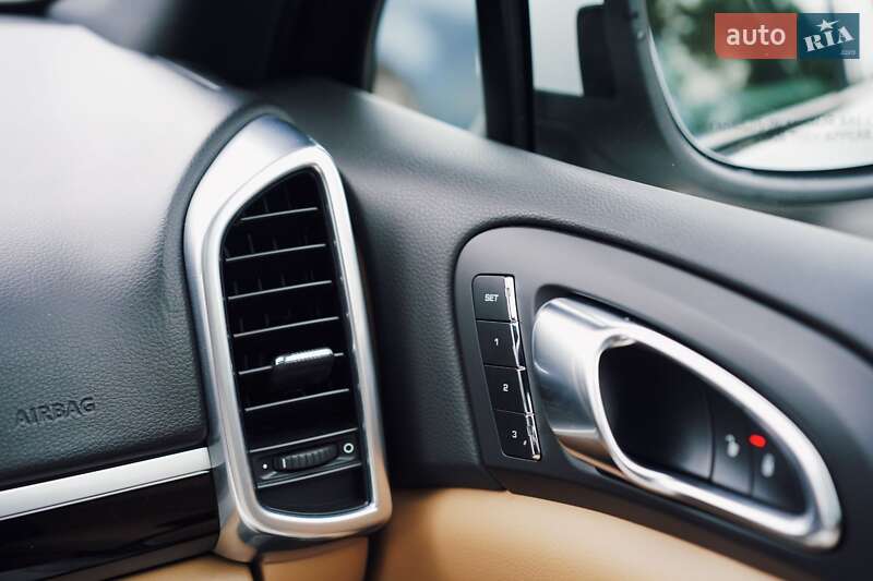 Позашляховик / Кросовер Porsche Cayenne 2014 в Києві