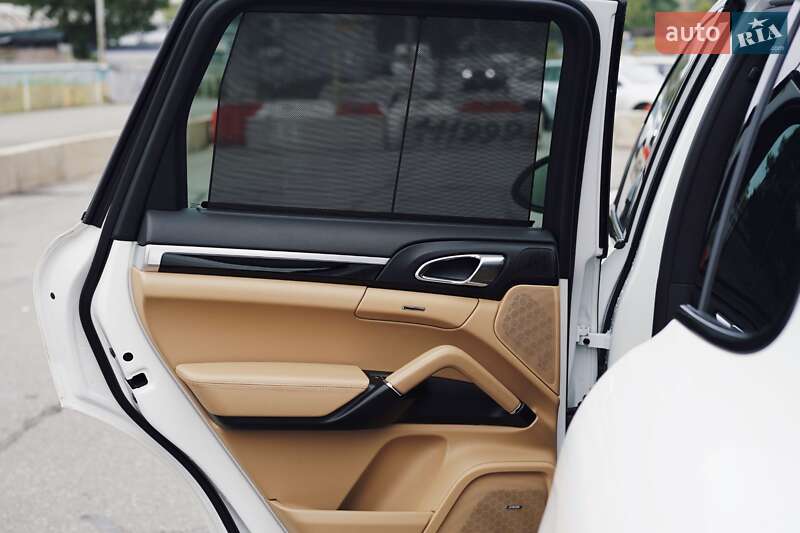 Позашляховик / Кросовер Porsche Cayenne 2014 в Києві