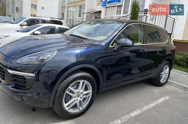 Внедорожник / Кроссовер Porsche Cayenne 2015 в 