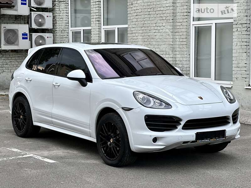 Внедорожник / Кроссовер Porsche Cayenne 2012 в Киеве