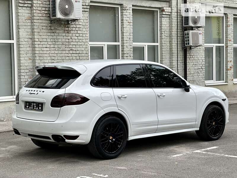 Внедорожник / Кроссовер Porsche Cayenne 2012 в Киеве