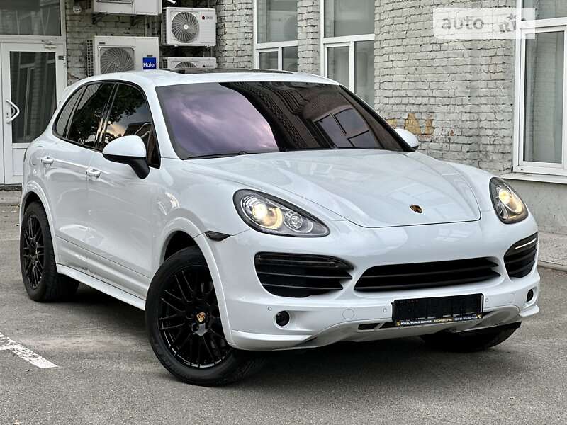 Внедорожник / Кроссовер Porsche Cayenne 2012 в Киеве